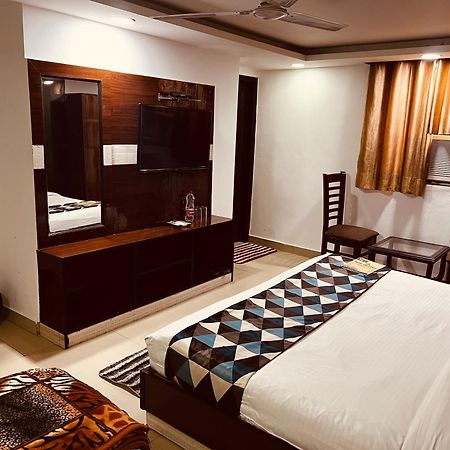 Hotel Vista Premium Tark A Family Hotel Near Igi Airport Delhi Ню Делхи Екстериор снимка
