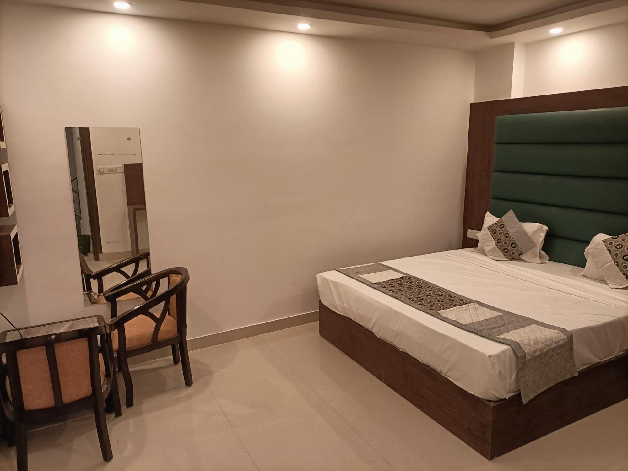 Hotel Vista Premium Tark A Family Hotel Near Igi Airport Delhi Ню Делхи Екстериор снимка